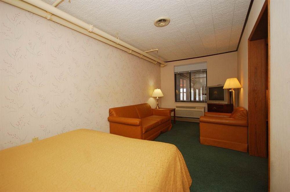 Quality Inn Gaylord Bagian luar foto