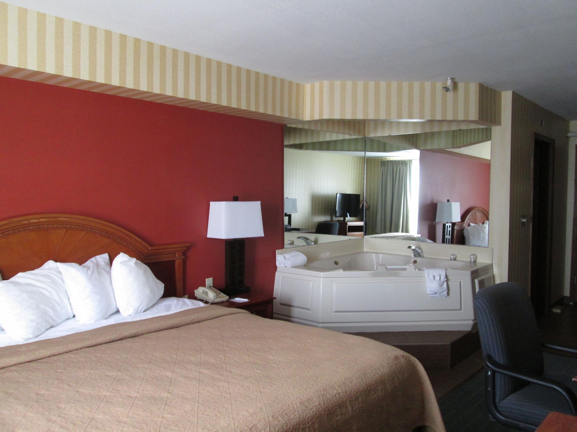 Quality Inn Gaylord Bagian luar foto