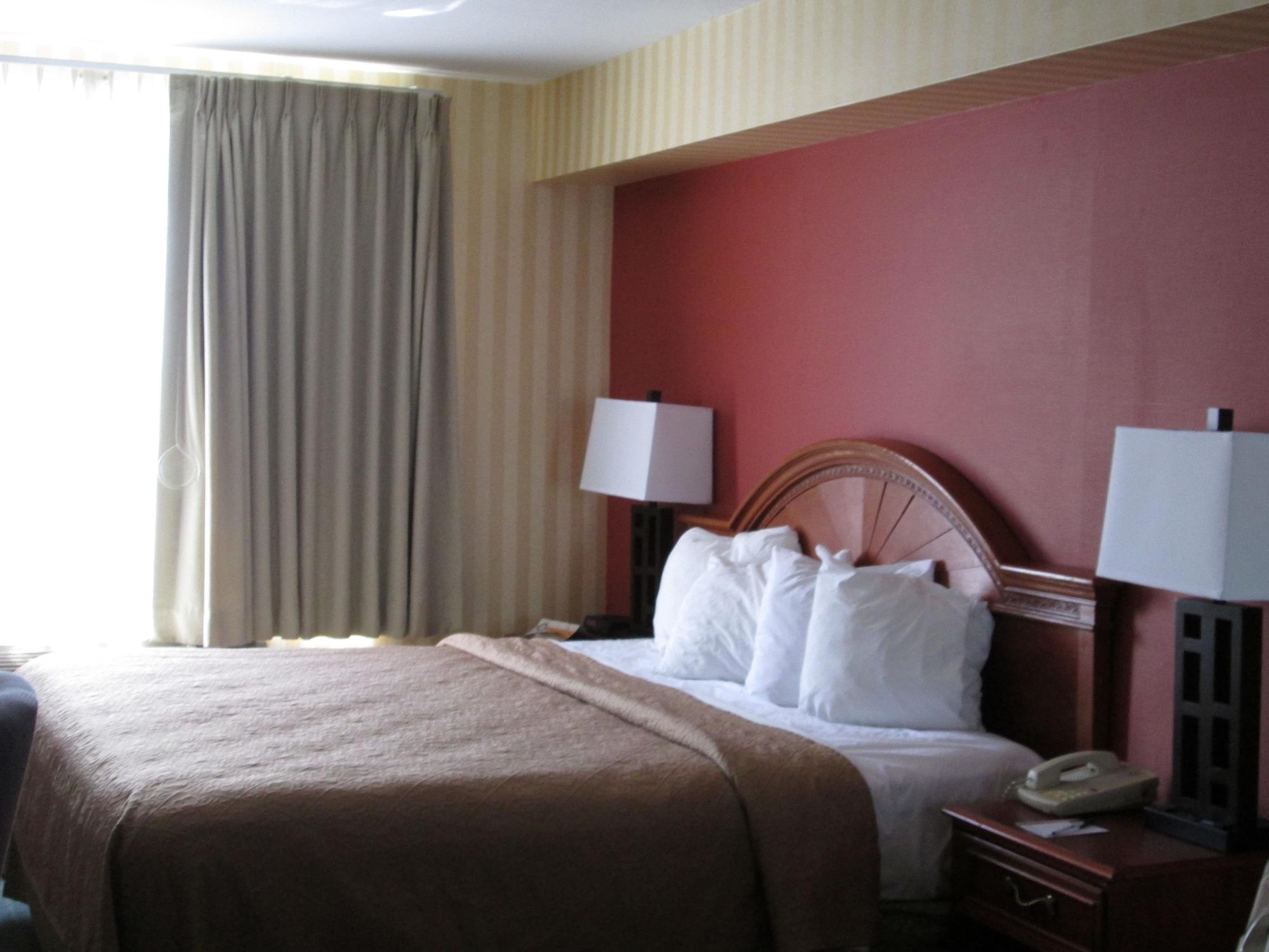 Quality Inn Gaylord Bagian luar foto