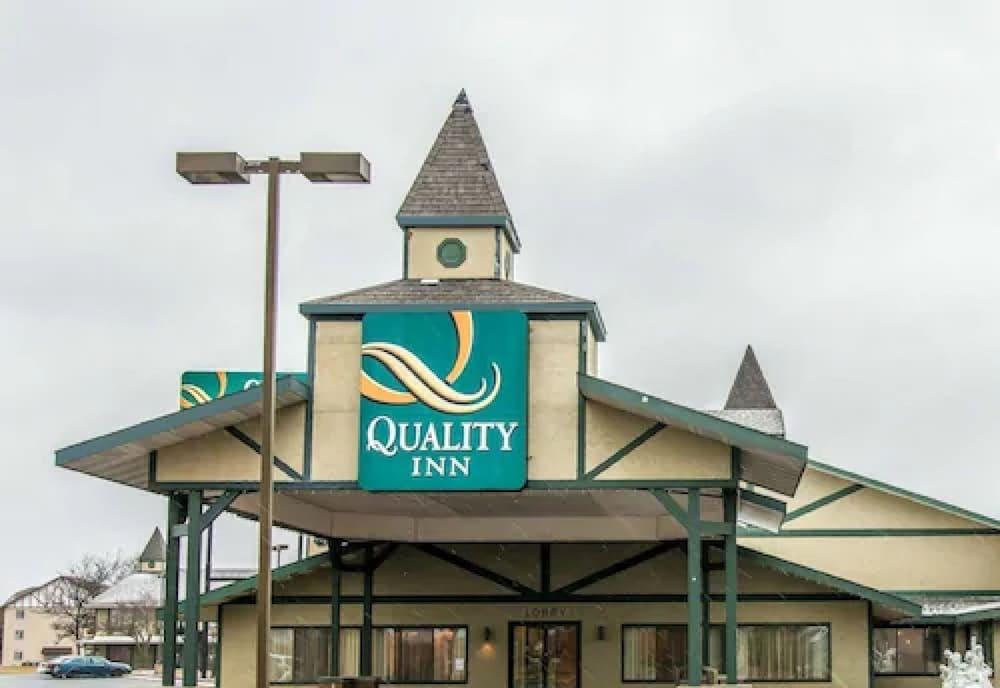Quality Inn Gaylord Bagian luar foto
