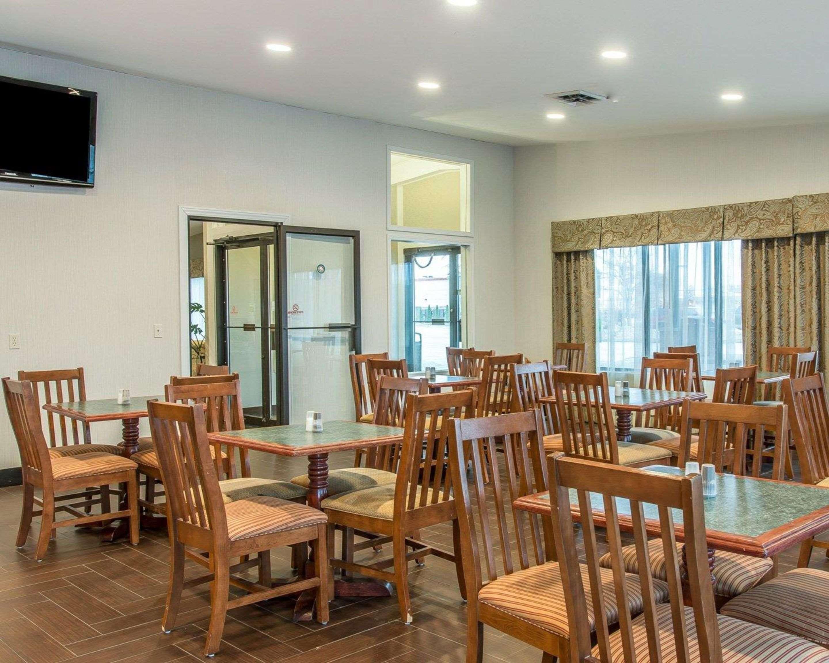 Quality Inn Gaylord Bagian luar foto