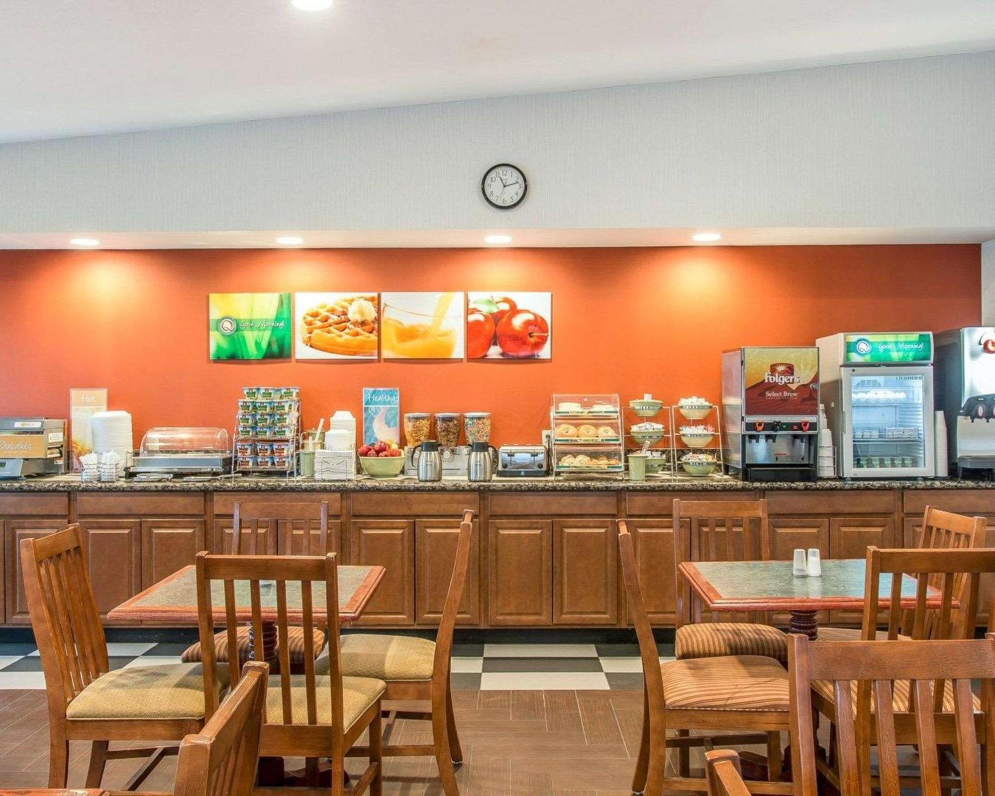Quality Inn Gaylord Bagian luar foto