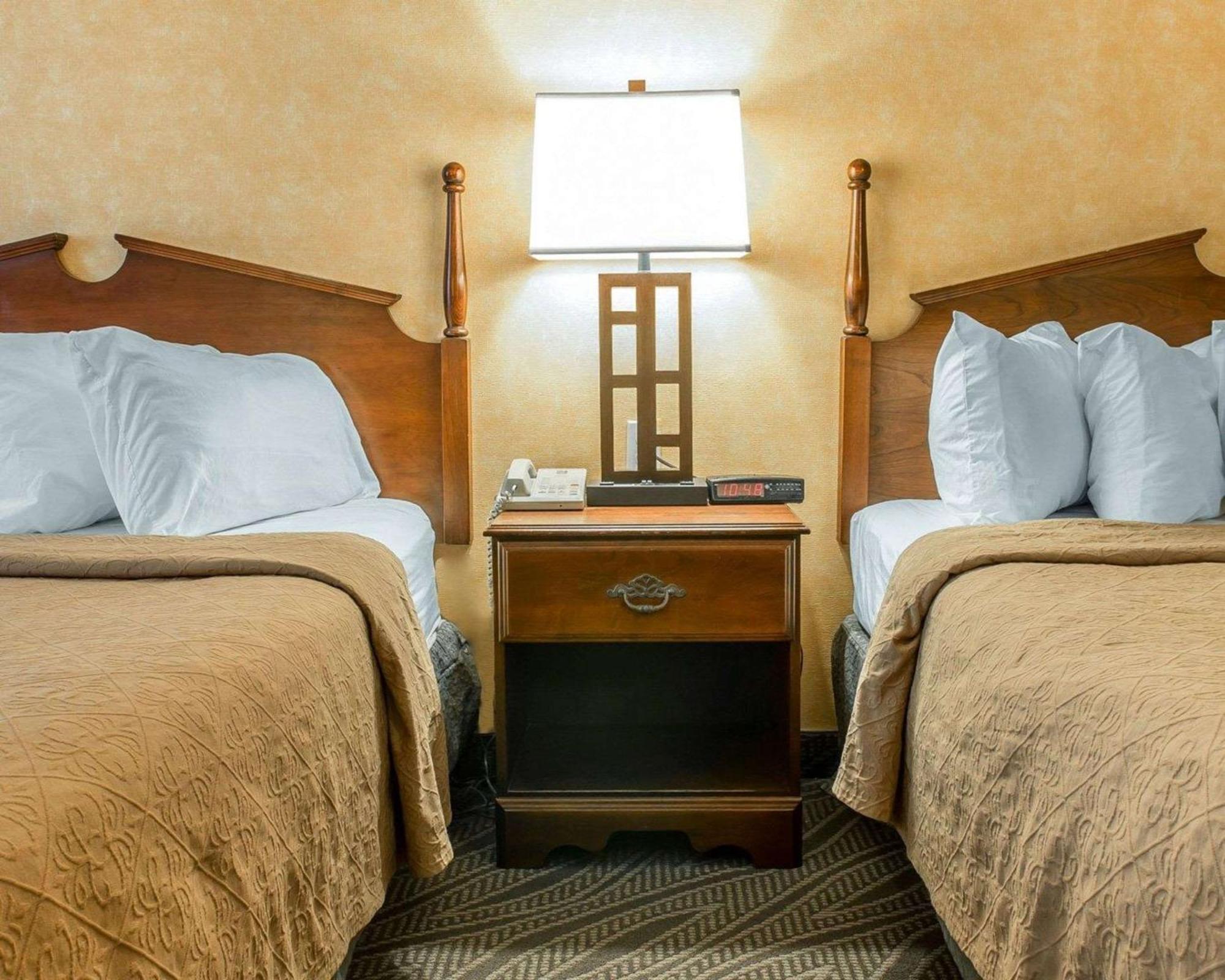 Quality Inn Gaylord Bagian luar foto