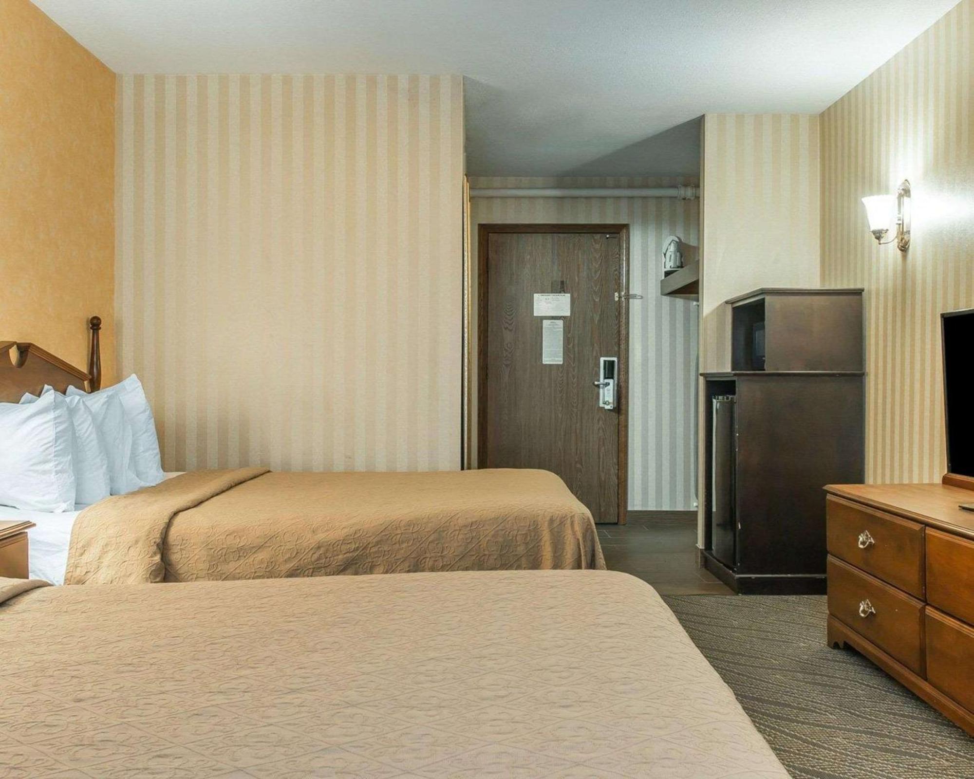 Quality Inn Gaylord Bagian luar foto