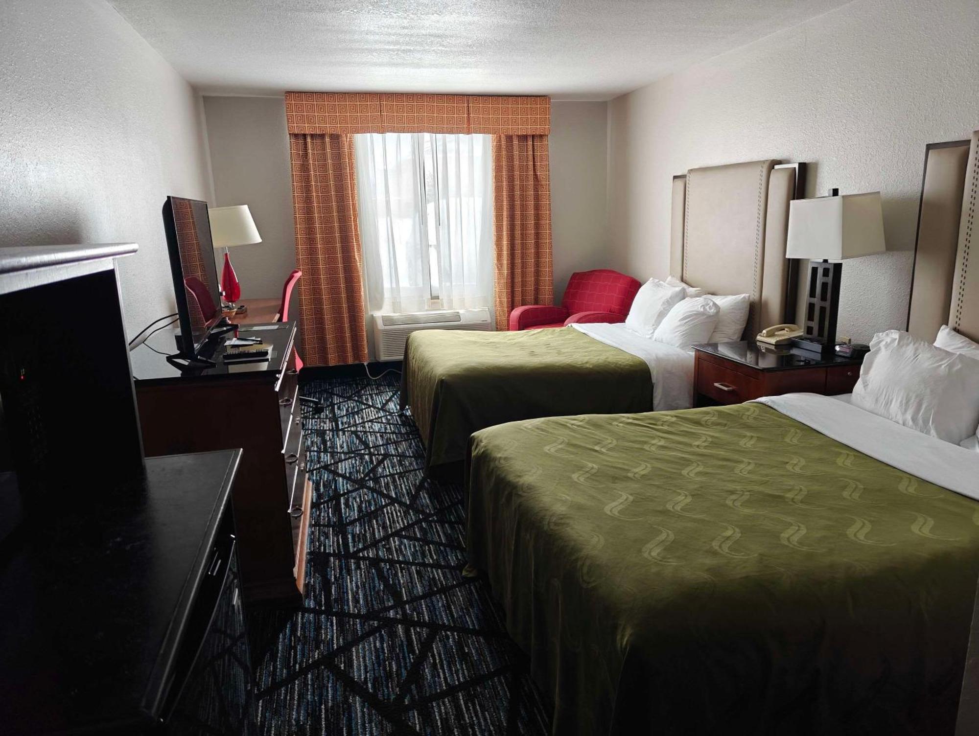 Quality Inn Gaylord Bagian luar foto