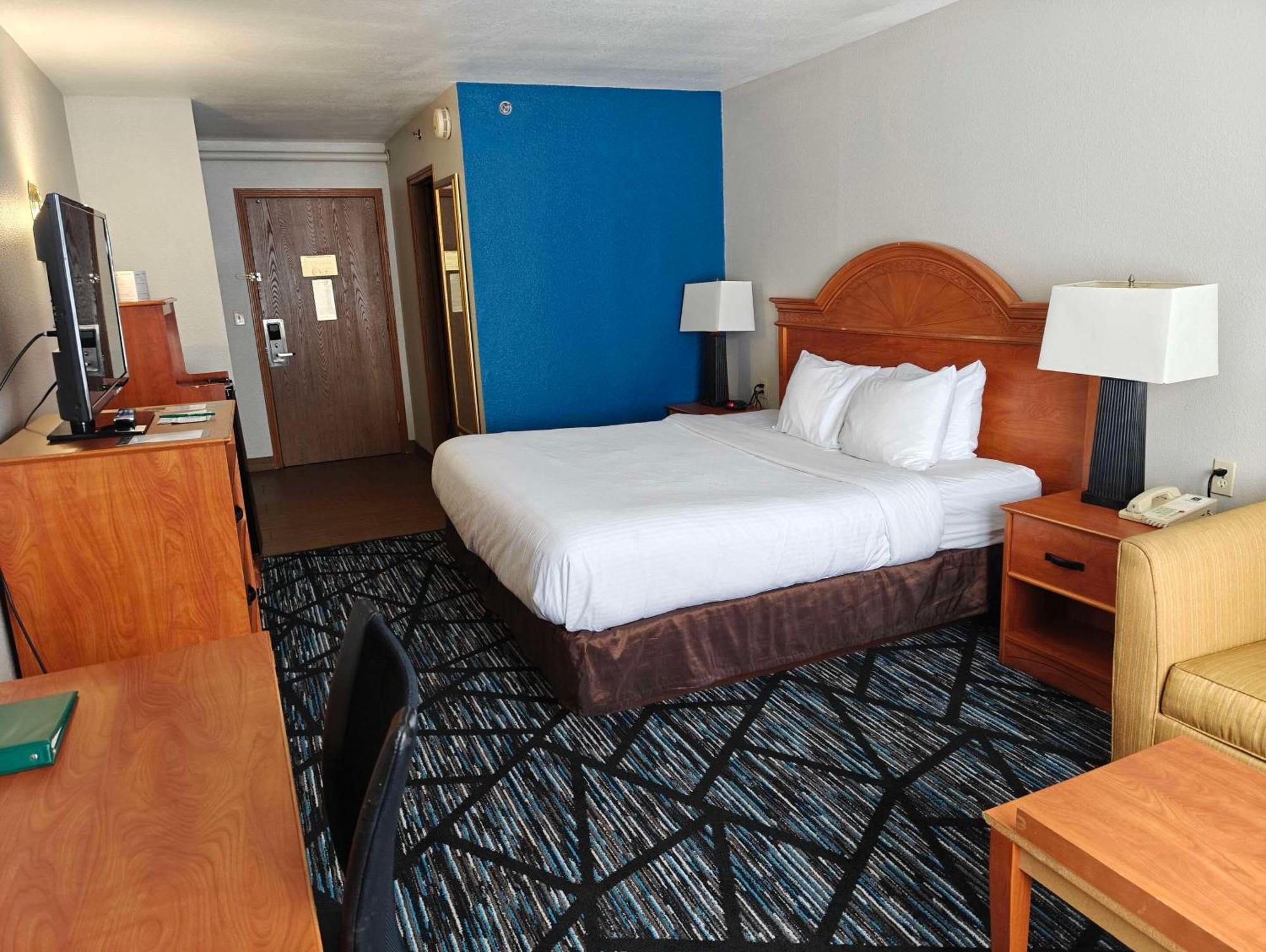 Quality Inn Gaylord Bagian luar foto