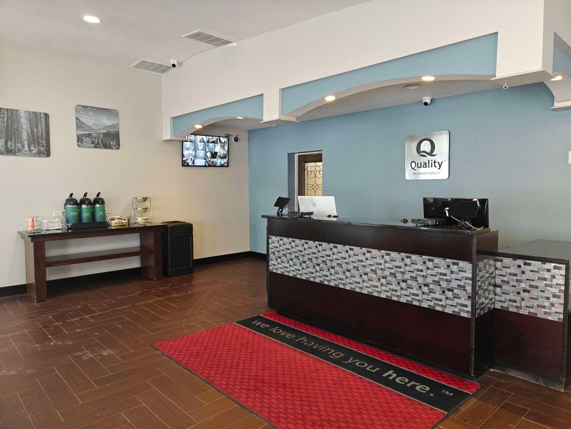 Quality Inn Gaylord Bagian luar foto