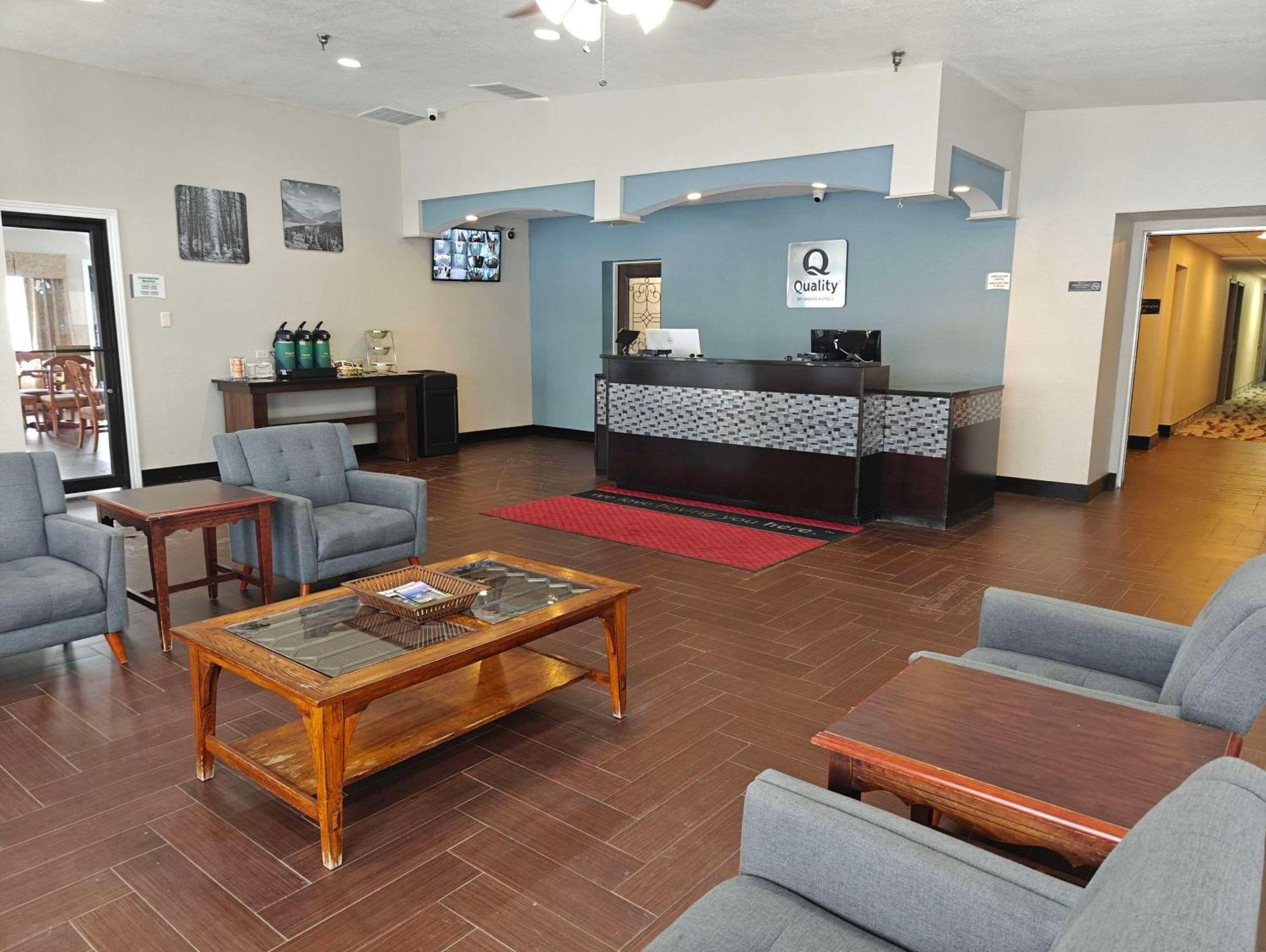 Quality Inn Gaylord Bagian luar foto