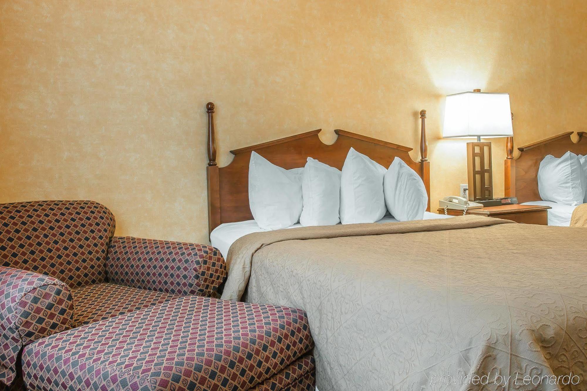Quality Inn Gaylord Bagian luar foto