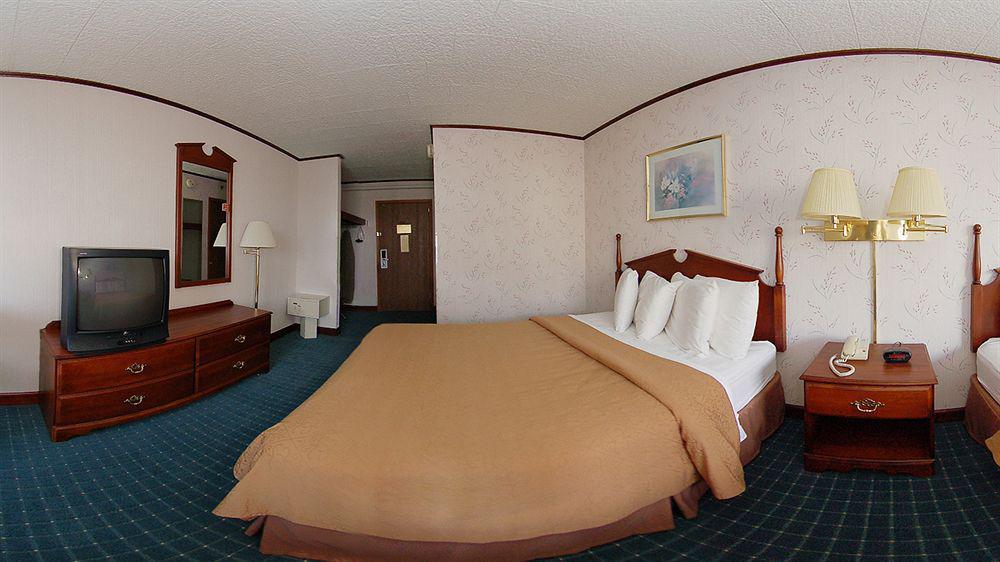 Quality Inn Gaylord Bagian luar foto