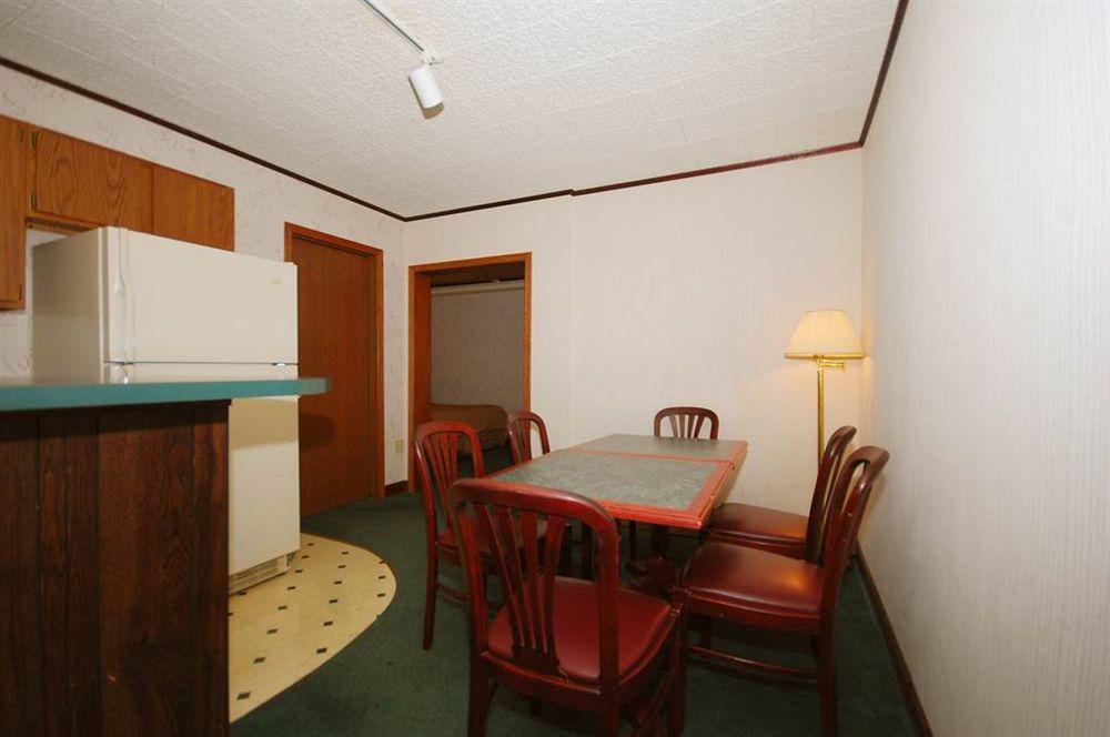 Quality Inn Gaylord Bagian luar foto
